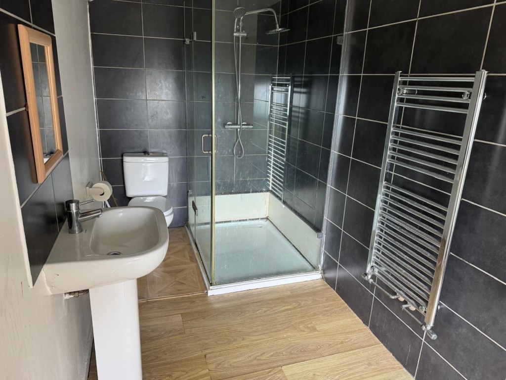 Lot: 107 - SEMI-DETACHED HOUSE FOR IMPROVEMENT WITH STUNNING SEA VIEWS - The Shower Room